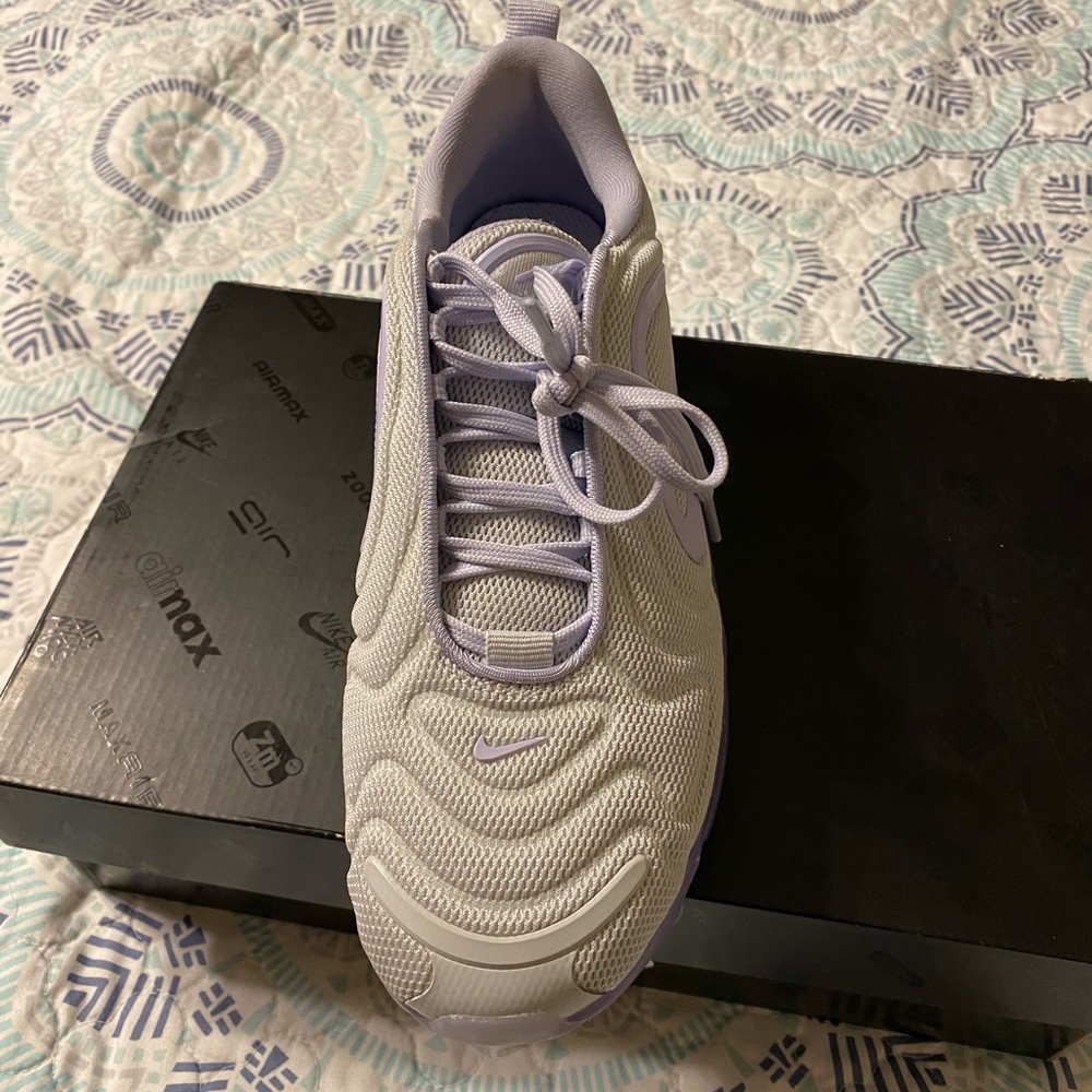 Nike Airmax 720 - Picture 4 of 8